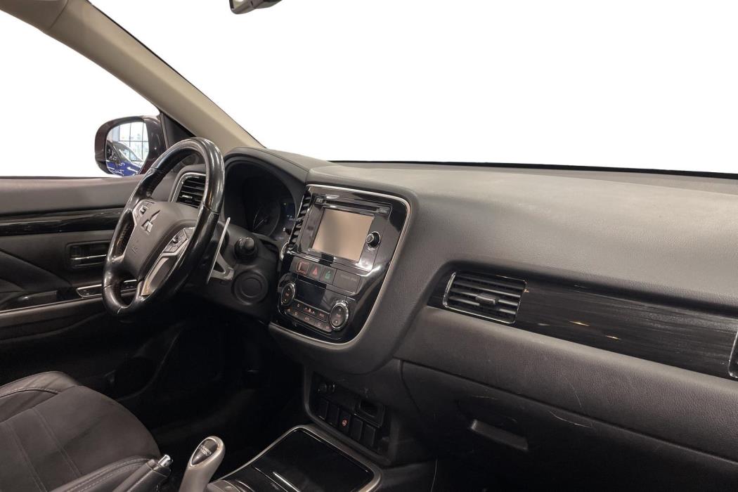 MITSUBISHI Outlander PHEV 2016