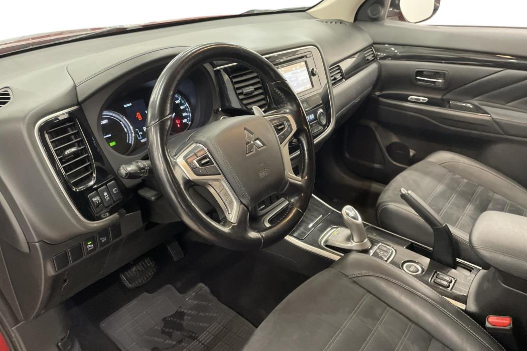 MITSUBISHI Outlander PHEV 2016