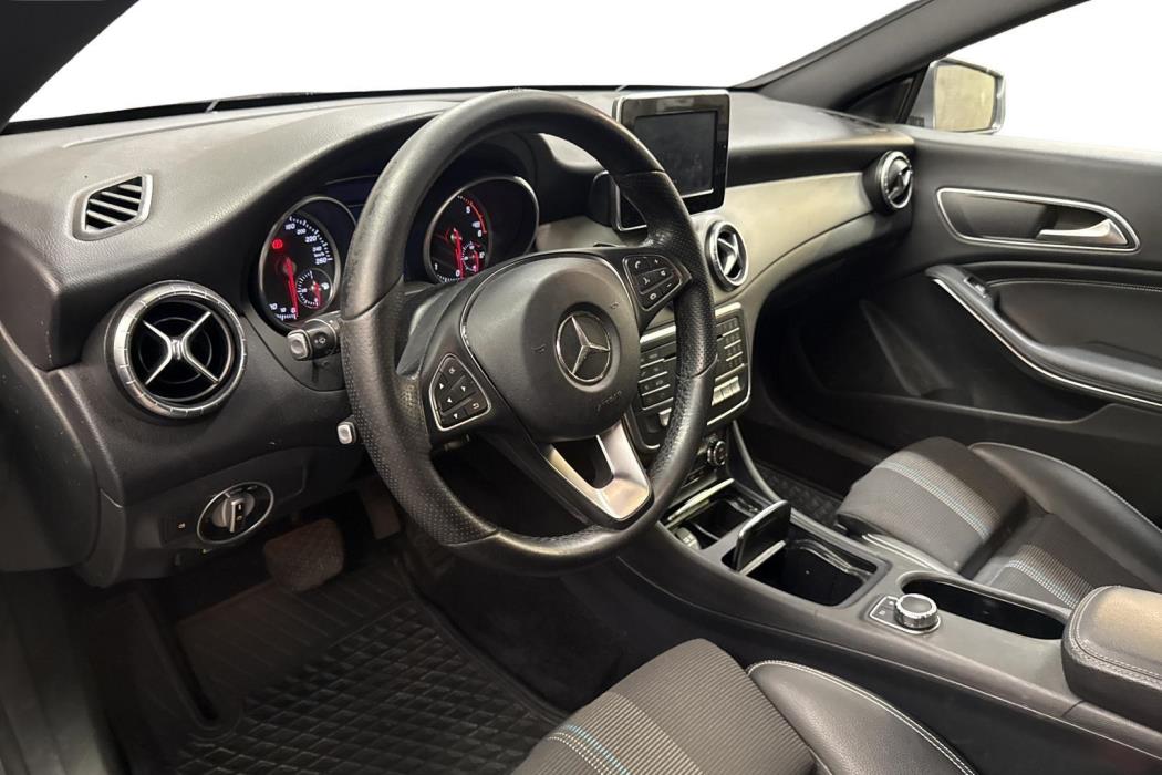 MERCEDES-BENZ CLA 2017