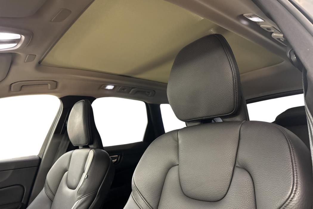 VOLVO XC60 2022