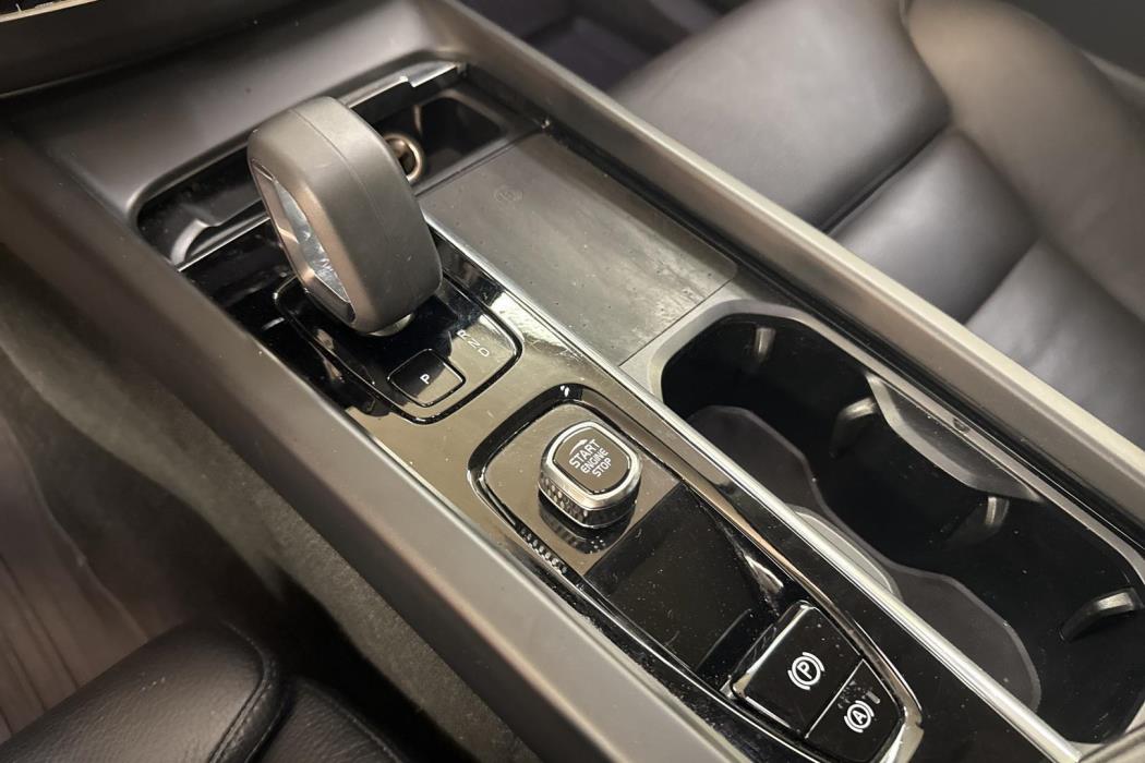 VOLVO XC60 2022
