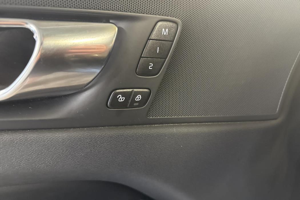VOLVO XC60 2022