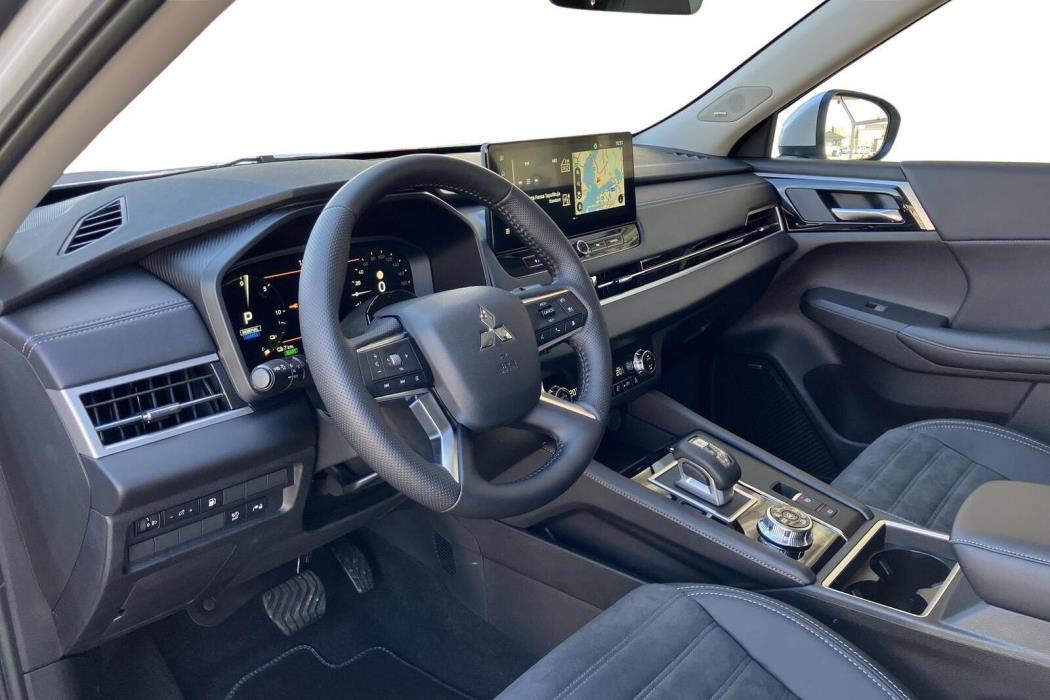 Mitsubishi Outlander 2025