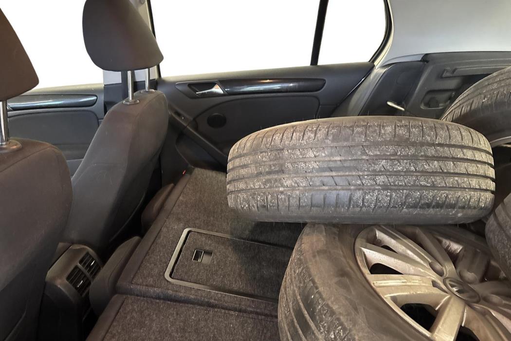 VOLKSWAGEN GOLF 2012