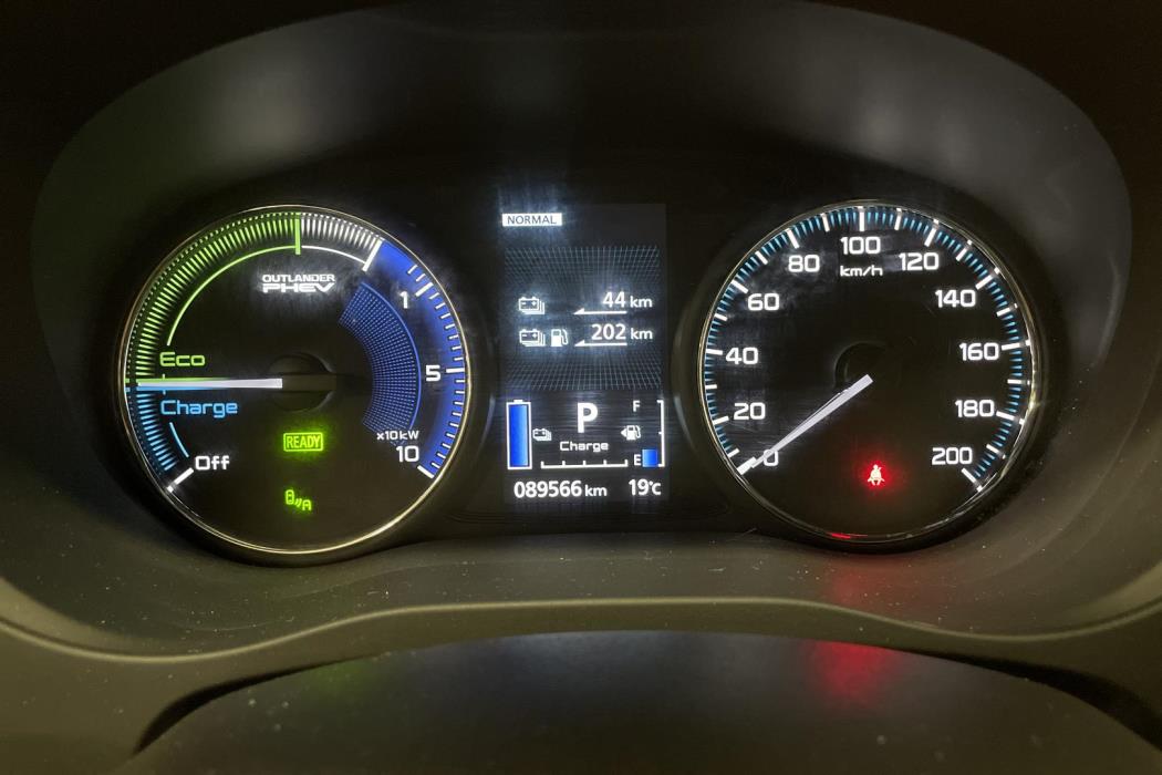 Mitsubishi Outlander PHEV 2020