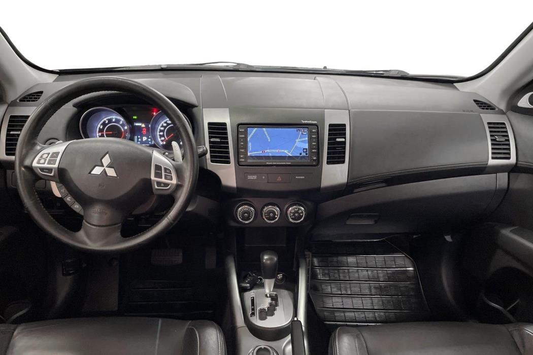 MITSUBISHI OUTLANDER 2011
