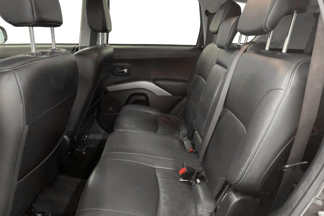 MITSUBISHI OUTLANDER 2011