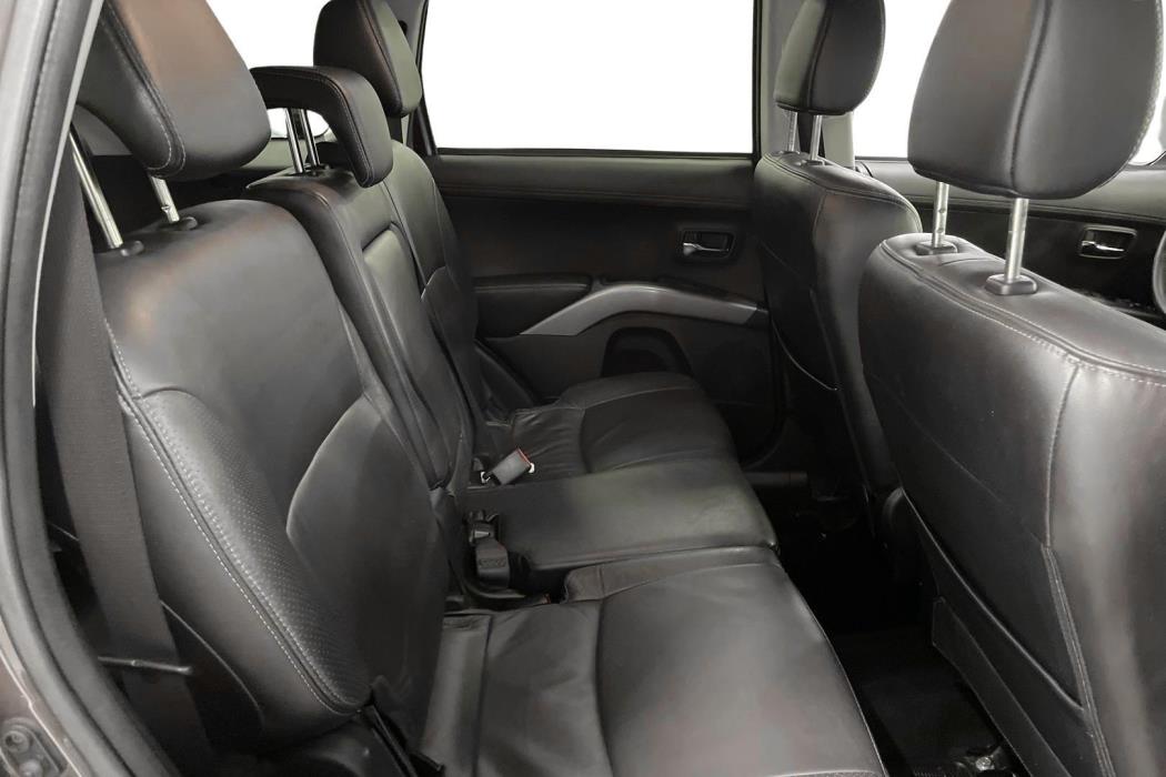 MITSUBISHI OUTLANDER 2011