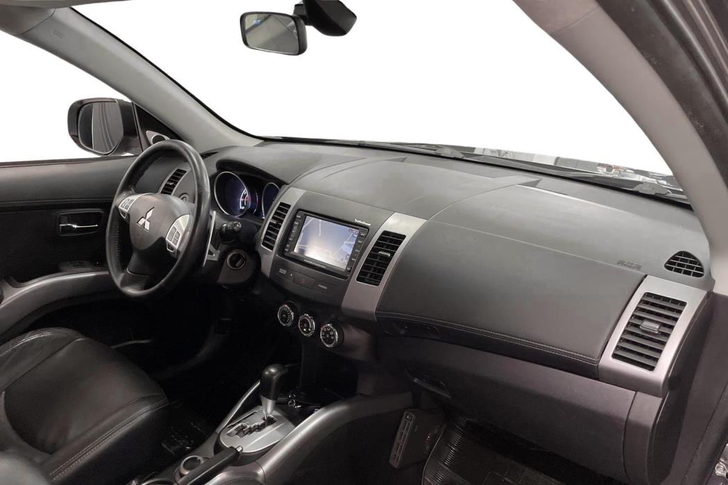 MITSUBISHI OUTLANDER 2011