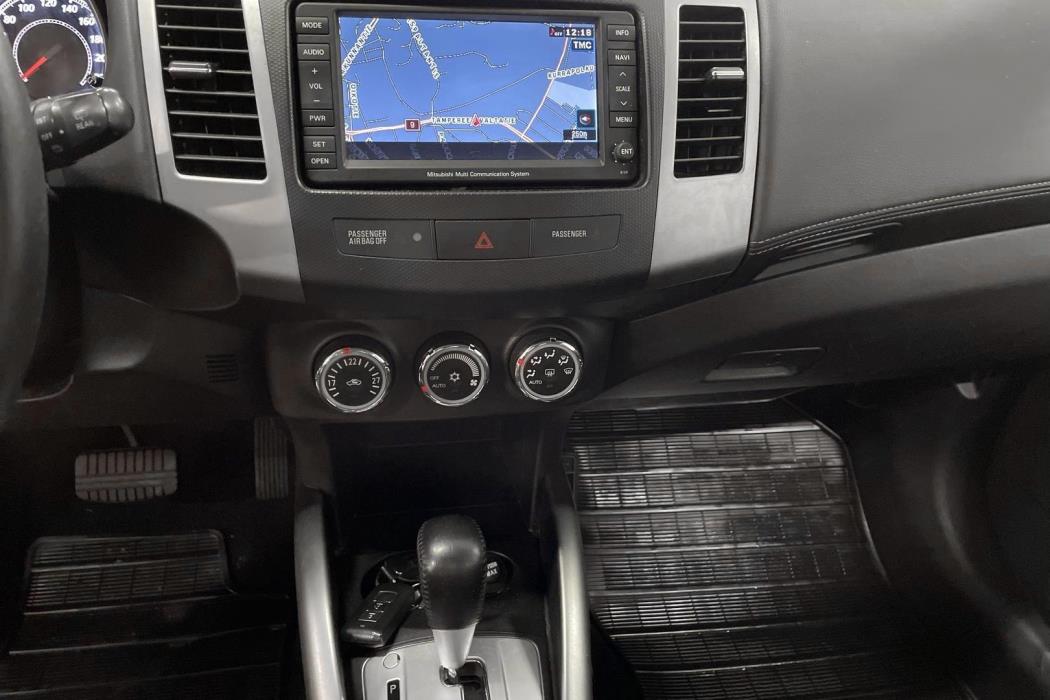 MITSUBISHI OUTLANDER 2011