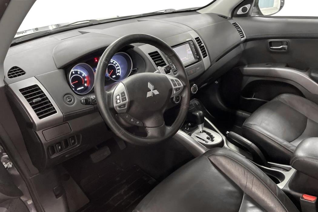 MITSUBISHI OUTLANDER 2011