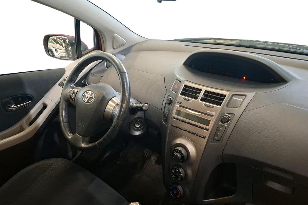 TOYOTA YARIS 2010