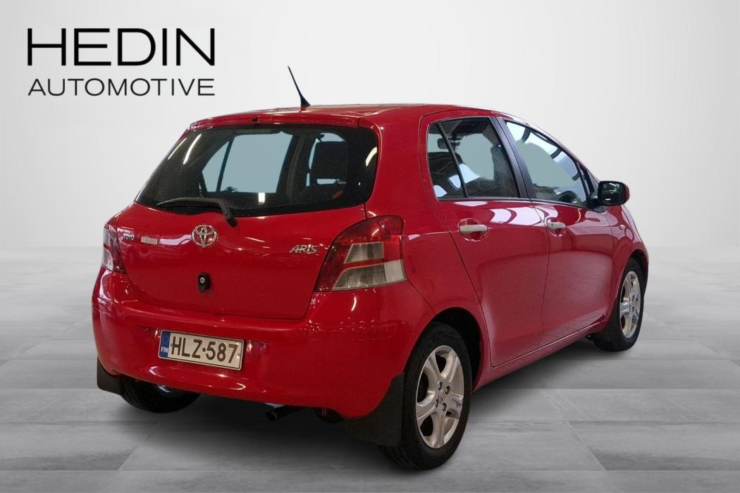 TOYOTA YARIS 2010