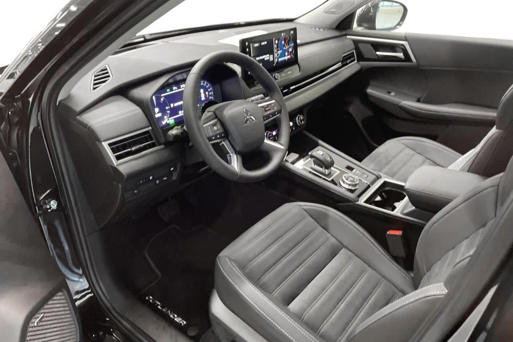 MITSUBISHI OUTLANDER 2025