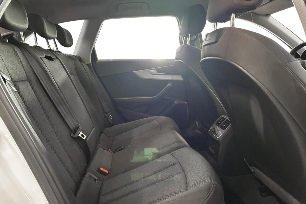 AUDI A4 2022