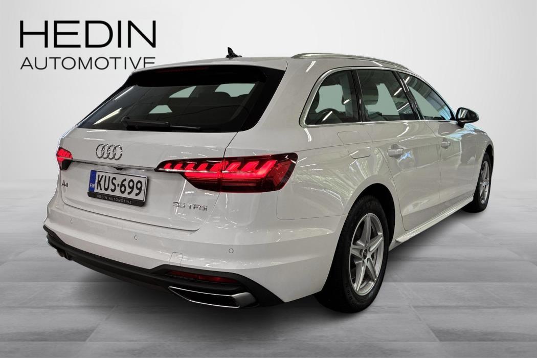 AUDI A4 2022