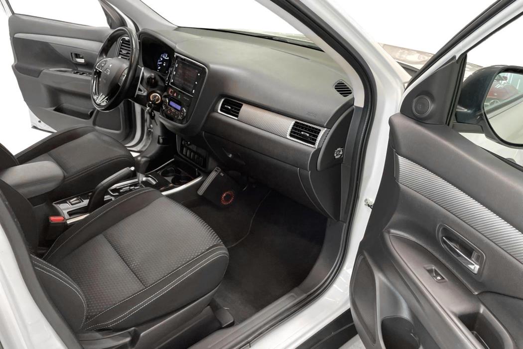 MITSUBISHI Outlander 2017