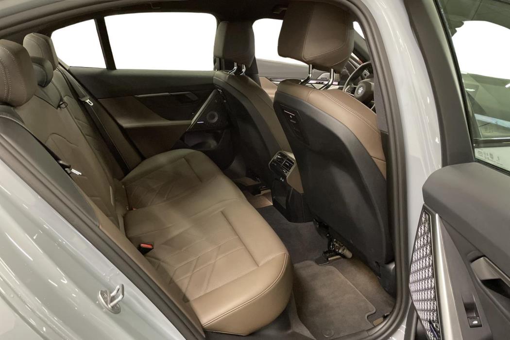 BMW i5 2024