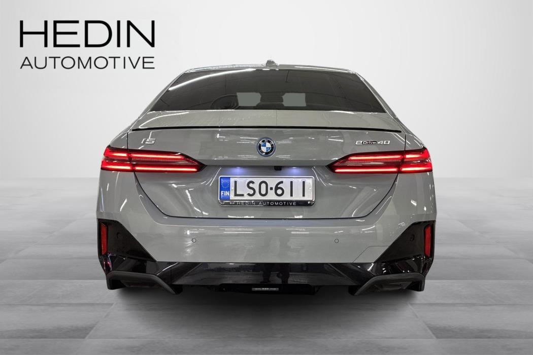 BMW i5 2024