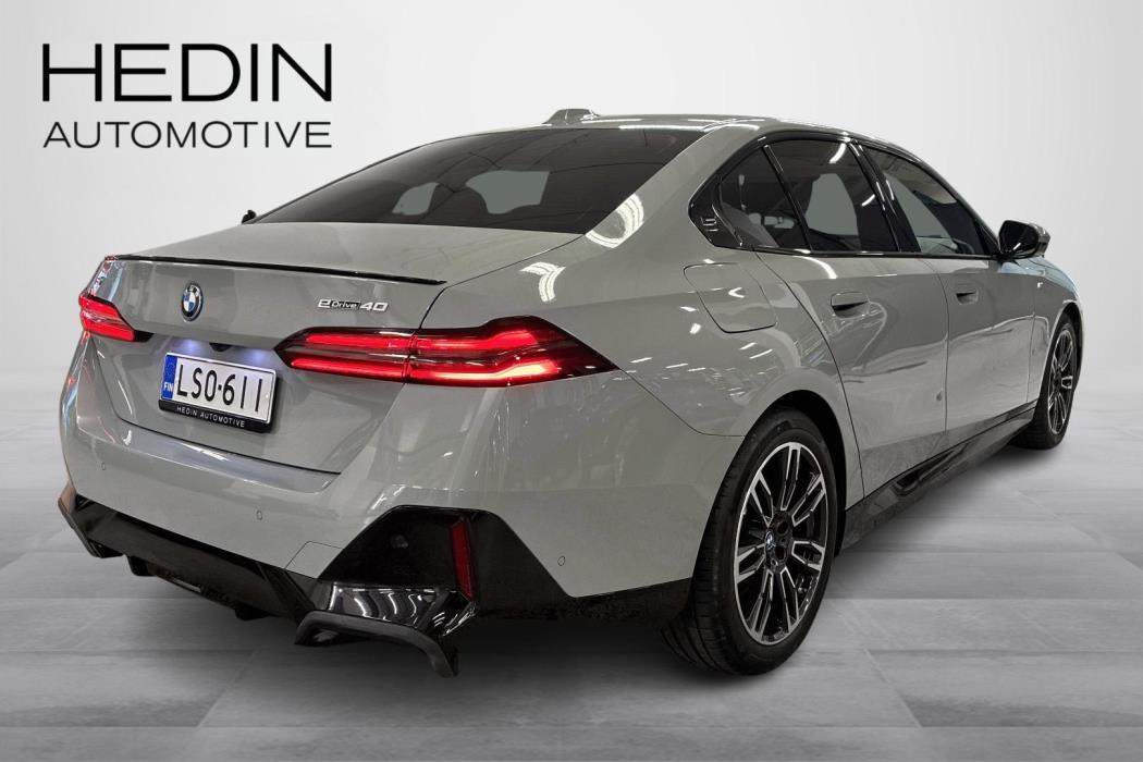 BMW i5 2024