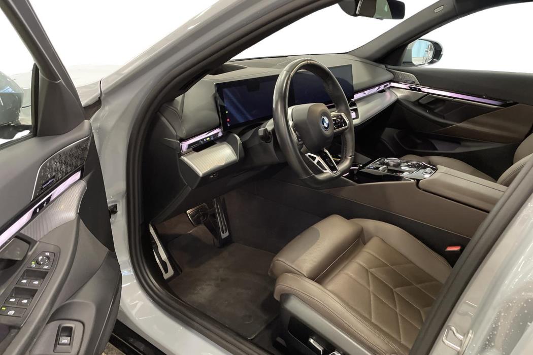 BMW i5 2024