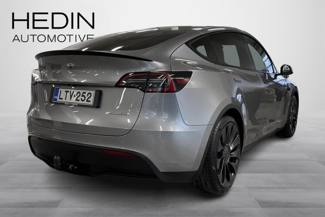 Tesla Model Y 2024