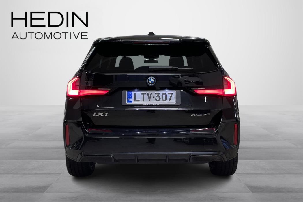 BMW iX1 2024
