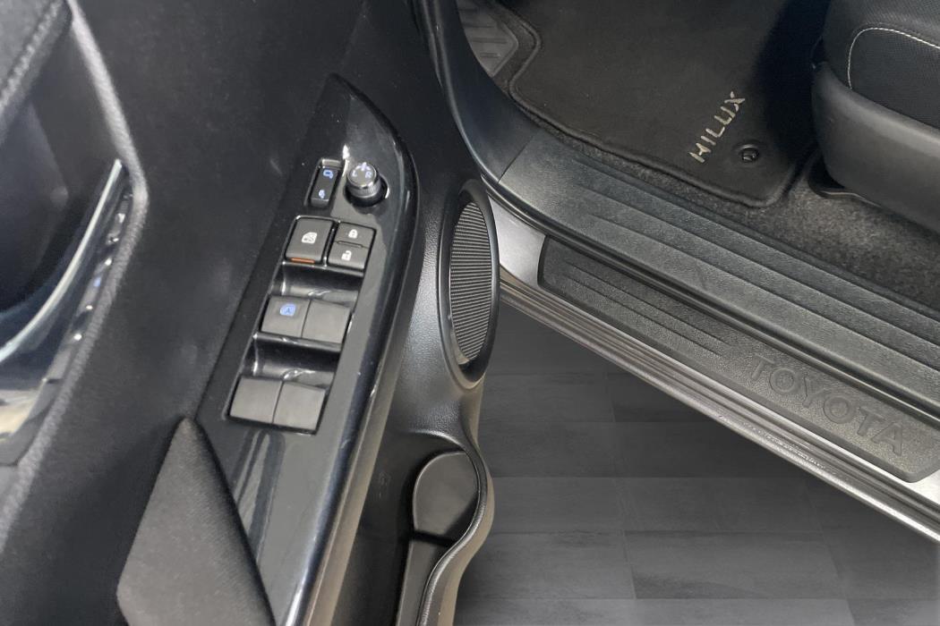 TOYOTA HILUX 2024