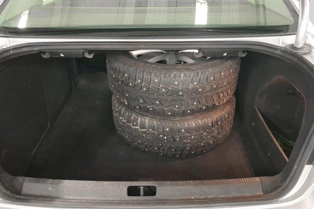 VOLKSWAGEN PASSAT 2012