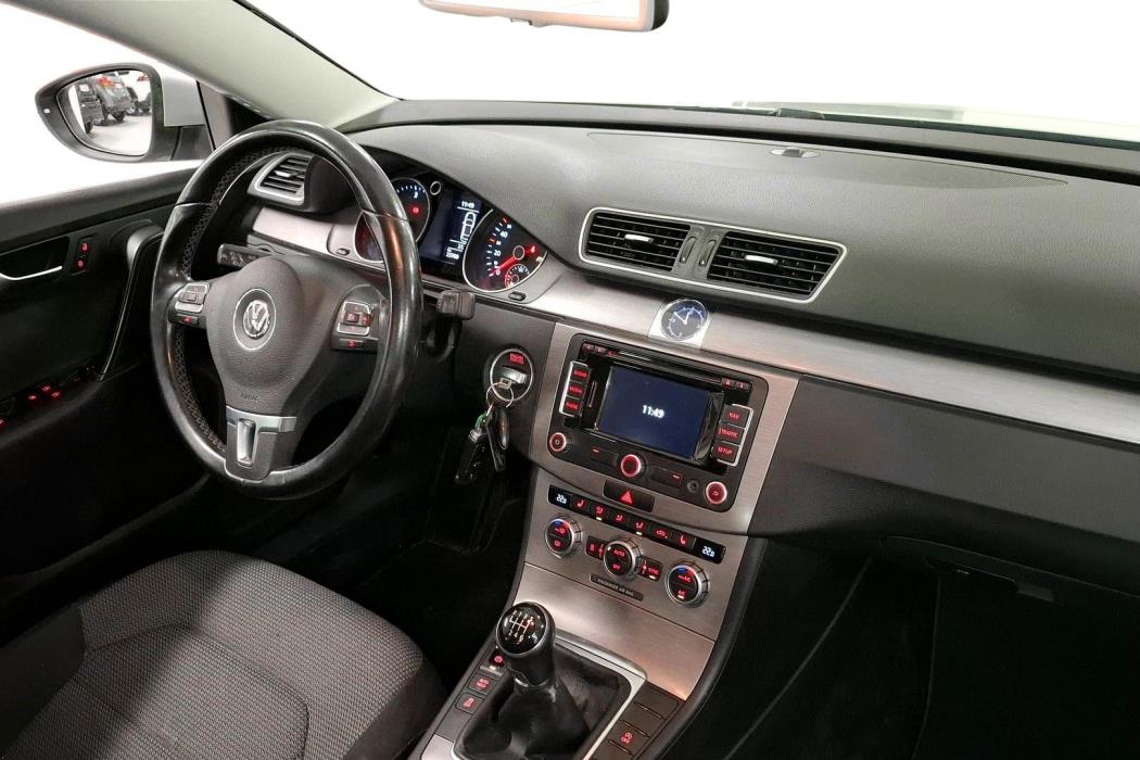 VOLKSWAGEN PASSAT 2012