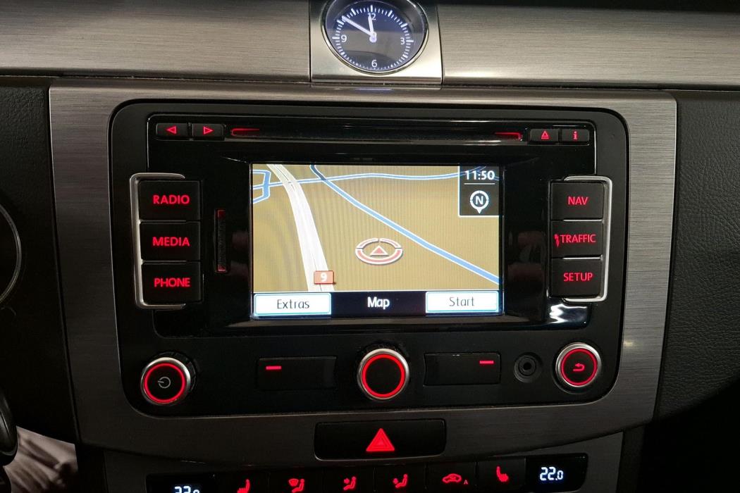 VOLKSWAGEN PASSAT 2012