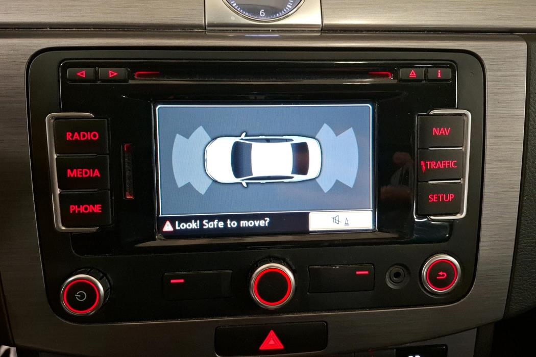 VOLKSWAGEN PASSAT 2012