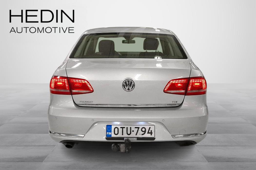 VOLKSWAGEN PASSAT 2012