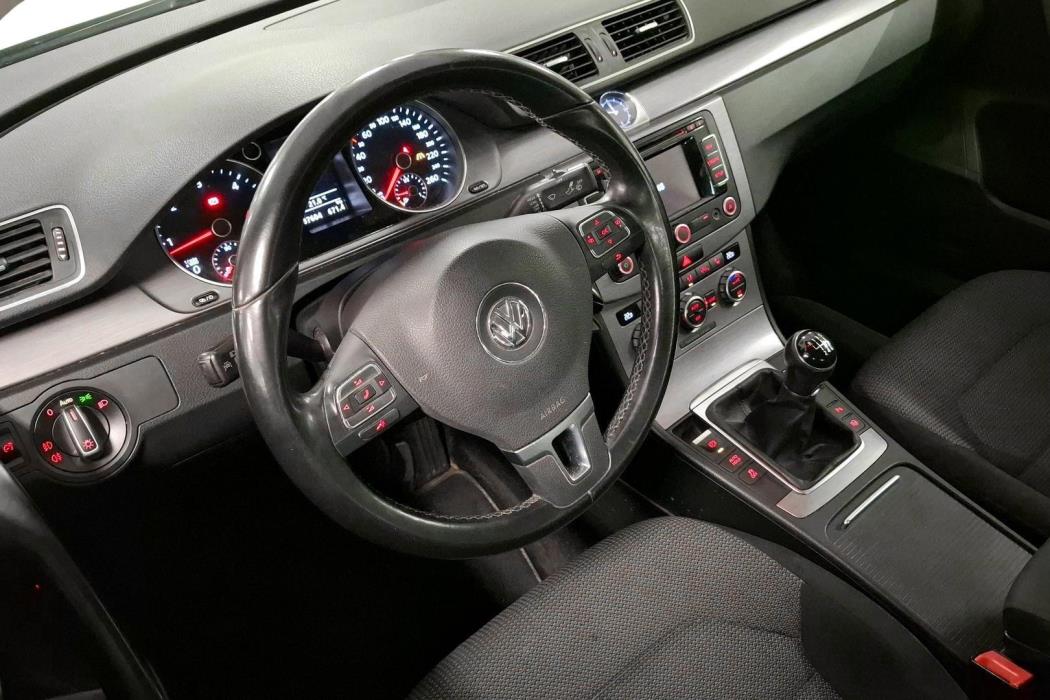 VOLKSWAGEN PASSAT 2012