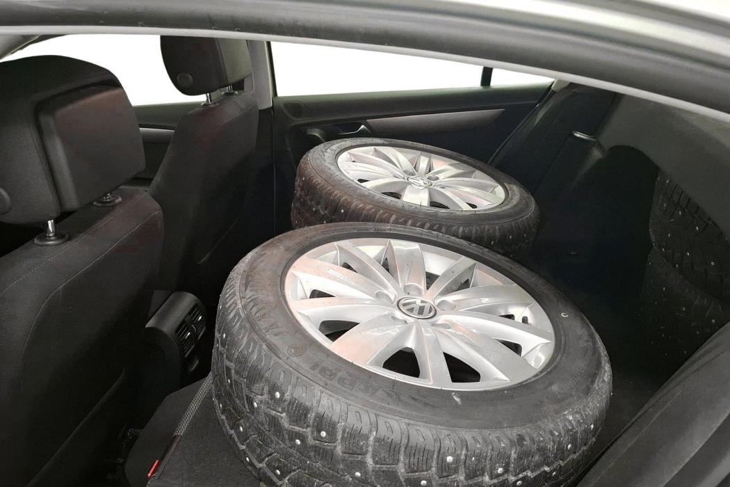 VOLKSWAGEN PASSAT 2012