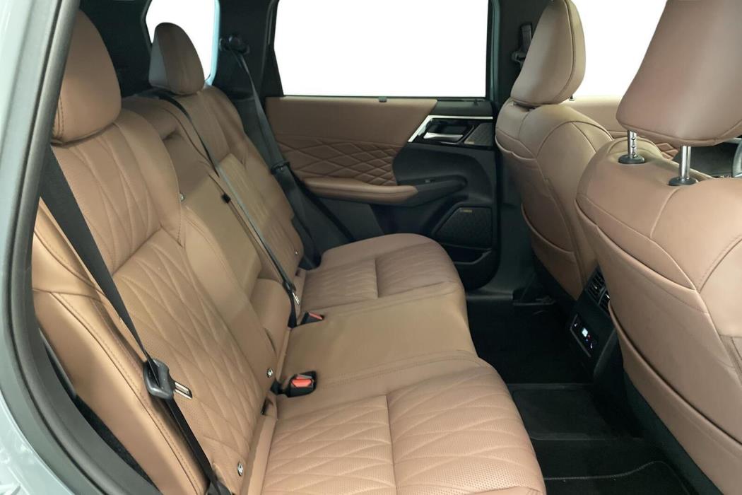 Mitsubishi Outlander 2025