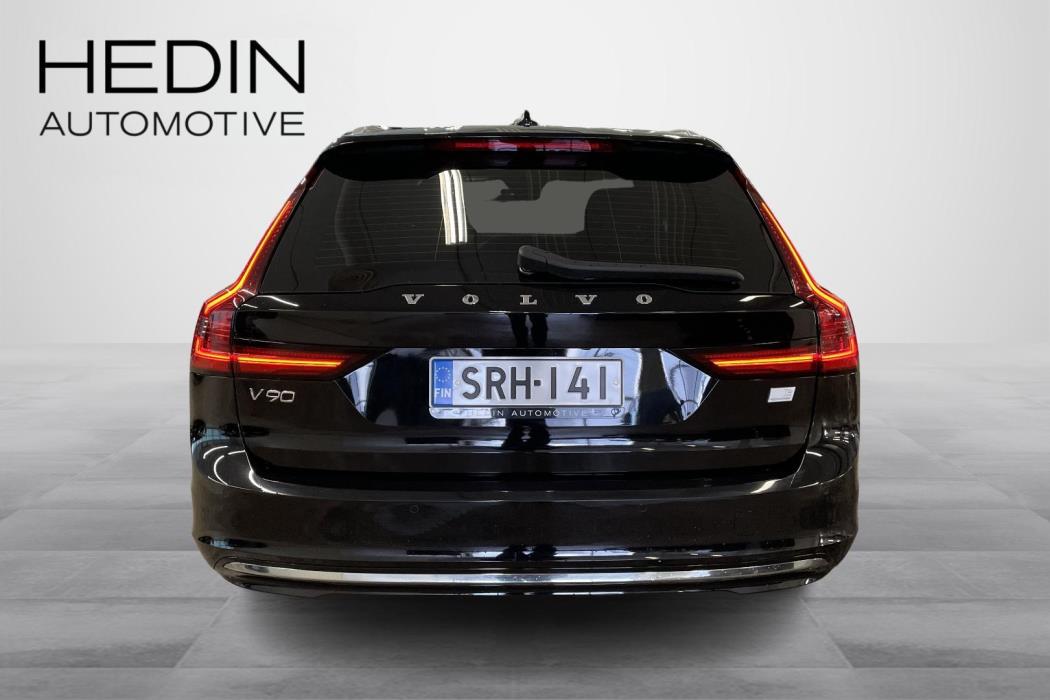Volvo V90 2023