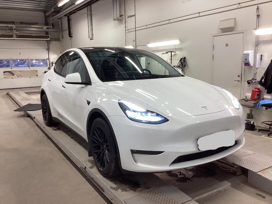 Tesla Model Y 2023