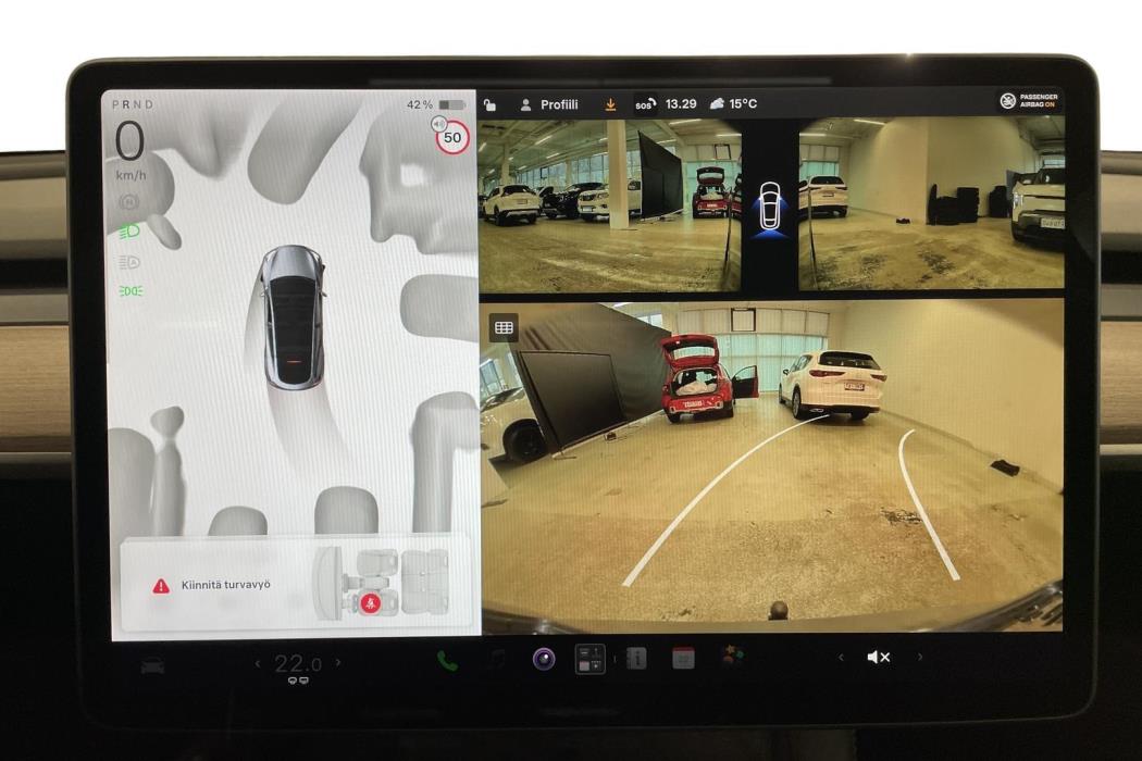 Tesla Model Y 2024