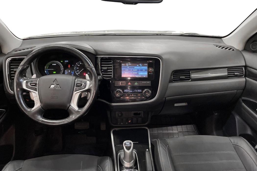 Mitsubishi Outlander PHEV 2016