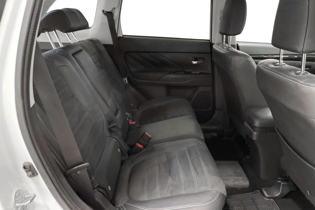 Mitsubishi Outlander PHEV 2016