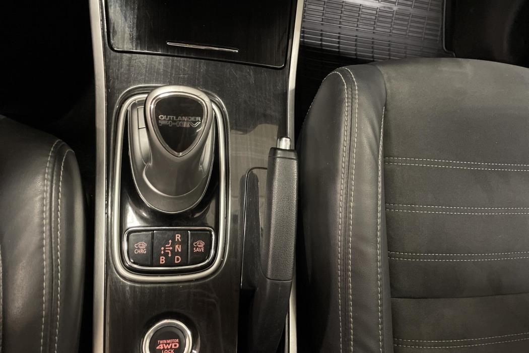 Mitsubishi Outlander PHEV 2016