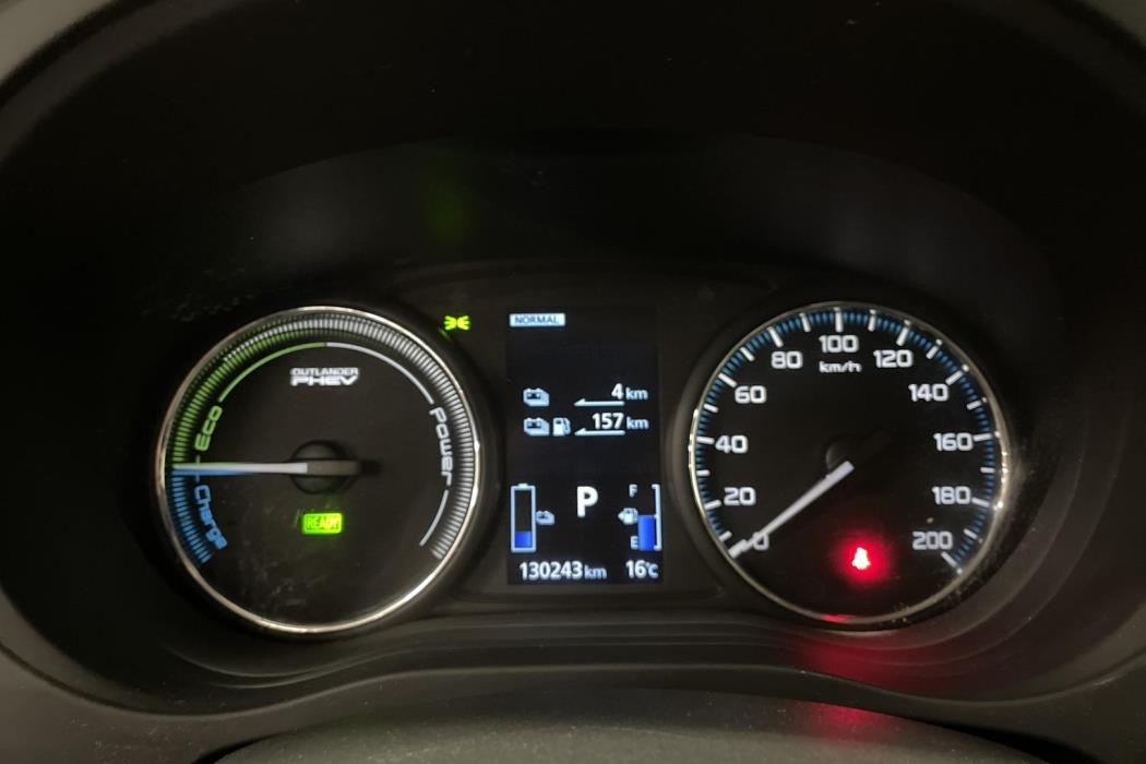 Mitsubishi Outlander PHEV 2016