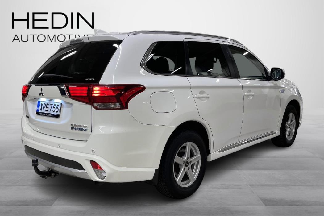 Mitsubishi Outlander PHEV 2016