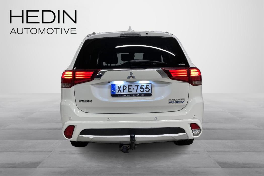 Mitsubishi Outlander PHEV 2016