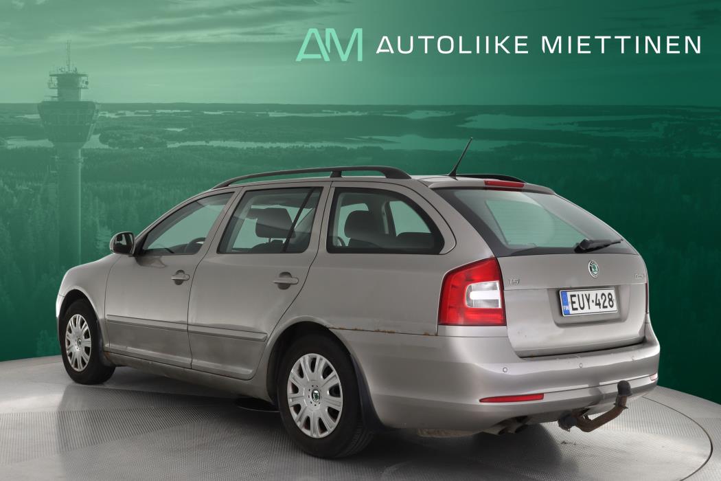 SKODA Octavia 2012