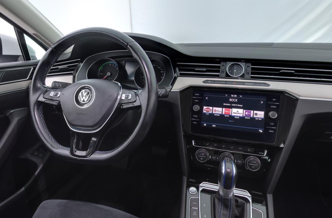 VOLKSWAGEN Passat 2018