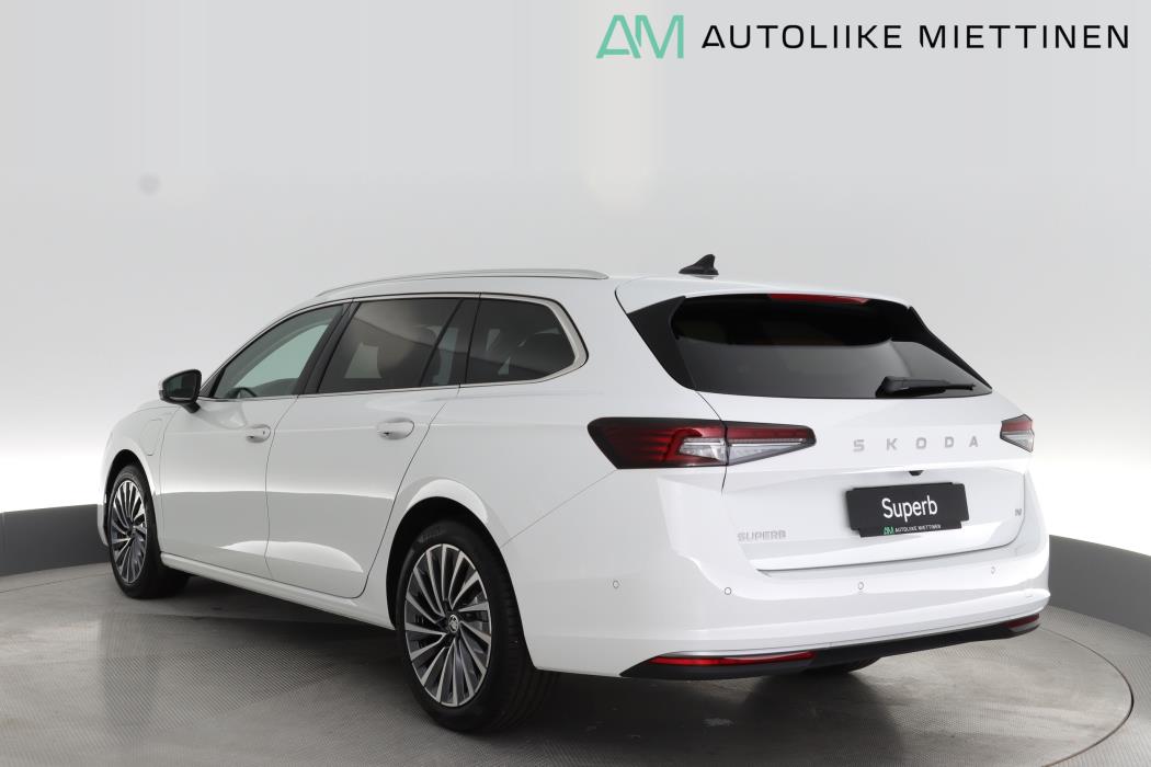 SKODA Superb 2025