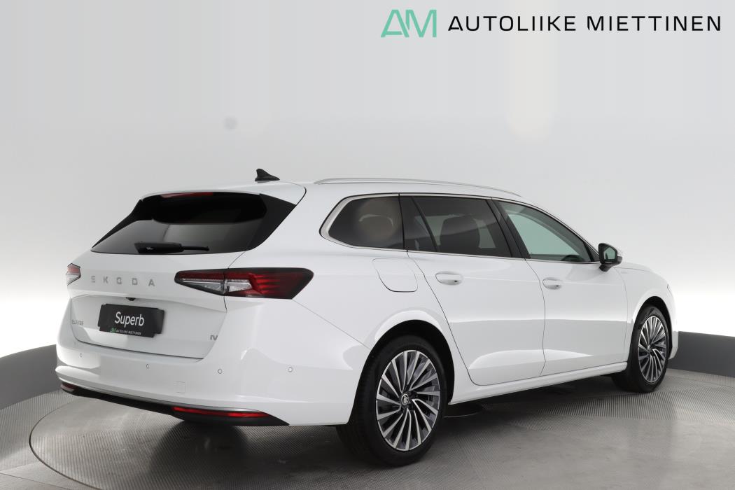 SKODA Superb 2025
