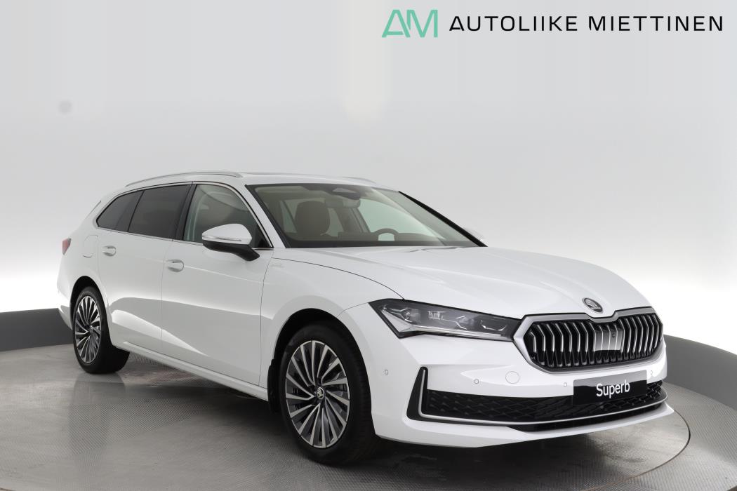SKODA Superb 2025